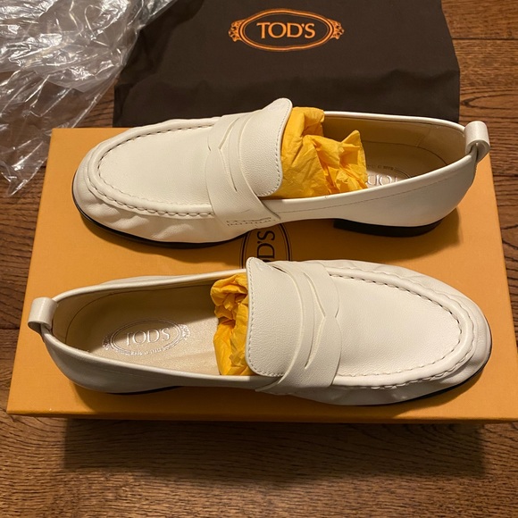 Tod's Leather Penny Loafers size 6 - Picture 4 of 9